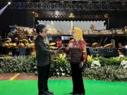 Zaidirina Dianugerahi Lencana Satya Bakti Inovasi oleh Menteri PDTT