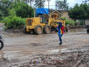 Dinas PUPR Tulang Bawang Barat Bantu Sementara Perbaikan Jalan Provinsi