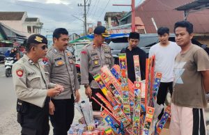 Polsek Pesisir Tengah Polres Pesisir Barat Razia petasan dalam Kegiatan Ops Cempaka Krakatau 2023