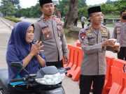 Hari ketiga Puasa Kapolres Tulang Bawang Barat Bagikan Takjil Untuk Masyarakat