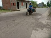 Warga mengeluh Kondisi Jalan Yang Baru 10 Hari Sudah Rusak Lagi