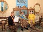 Drs Qodratul Ikhwan MM dan Herlinawati Qudrotul Dianugerahi Gelar dari Keraton Kasunanan Surakarta