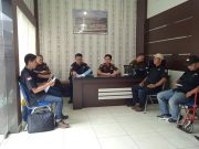 Penyerahan Berkas Laporan Dugaan Korupsi di DPUTR Kota Metro