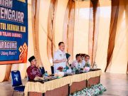 Pj Bupati Tuba Drs. Qudrotul Ikhwan, M.M. saat mengajar SMA N 1 Banjar Agung