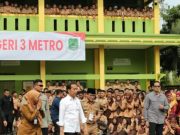 Wali Kota Metro Dampingi RI 1 Joko Widodo Meninjau SMK Negeri 3 Kota Metro