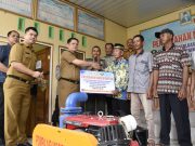 Drs M Firsada Salurkan Bantuan Mesin Pompa Air