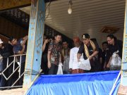 Kunjungan Kerja ke Tubaba, Gubernur Arinal Lakukan Restocking Ikan di Sungai Wai Kiri Pagar Dewa