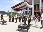 Pemkab Tubaba Saksikan Pemusnahan Barang Bukti 20 Kasus Pidana oleh Kejari