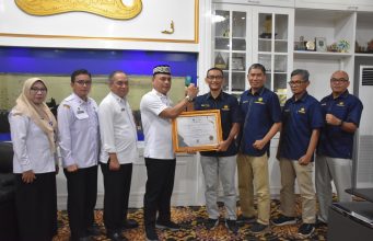 Pemkot Metro Trima Dua Piagam Penghargaan Dari Kemenkeu RI