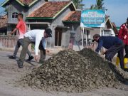 Semangat Gotong Royong Penambalan Jalan, Wujud Sinergi Pemerintah, Masyarakat, dan Swasta di Tubaba