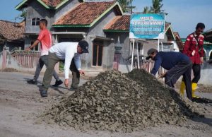 Semangat Gotong Royong Penambalan Jalan, Wujud Sinergi Pemerintah, Masyarakat, dan Swasta di Tubaba