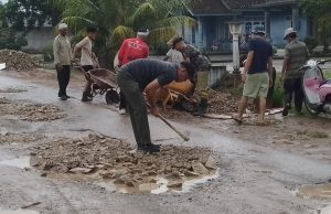 Nadirsyah Kembali Gotong Royong Bersama Warga Tunas Asri dan Tirta Makmur