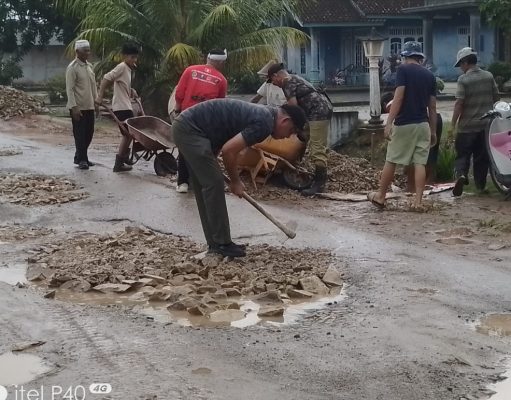 Nadirsyah Kembali Gotong Royong Bersama Warga Tunas Asri dan Tirta Makmur