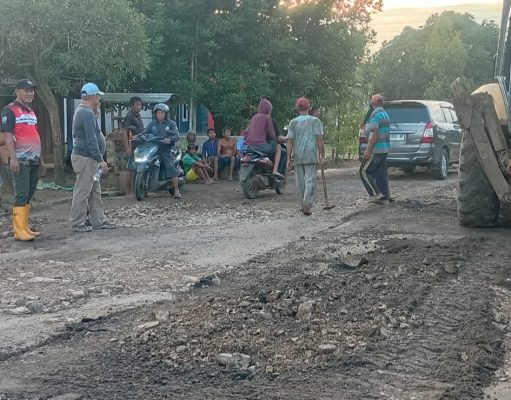 Atasi Kerusakan Jalan, Pemkab Tubaba Bersama Warga dan Swasta Gelar Gotong Royong Massal