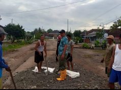 Wabup Nadirsyah Kobarkan Semangat Gotong Royong, Jalan Rusak di Margo Mulyo Mulai Dibenahi Bersama Warga