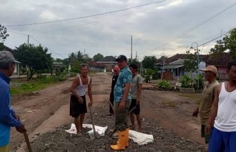 Wabup Nadirsyah Kobarkan Semangat Gotong Royong, Jalan Rusak di Margo Mulyo Mulai Dibenahi Bersama Warga
