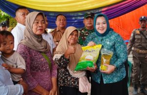 Ketua I TP PKK Tubaba Buka Operasi Pasar Murah dan Monitoring Harga Bahan Pokok di Pasar Mulya Asri