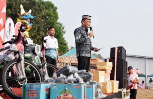 Wali Kota Metro Lepas Jalan Sehat Dalam Rangka Peringati HUT RI Ke – 81